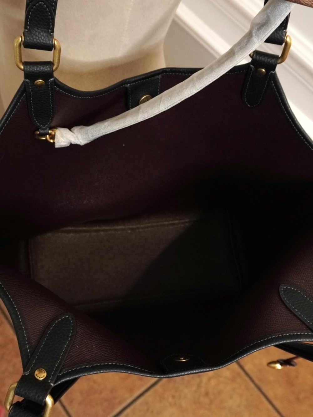 NEW Coach Day Tote Black Pebbled Leather with Zip Pouch - Picture 7 of 10